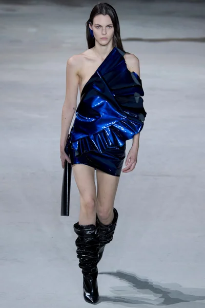 Look 60